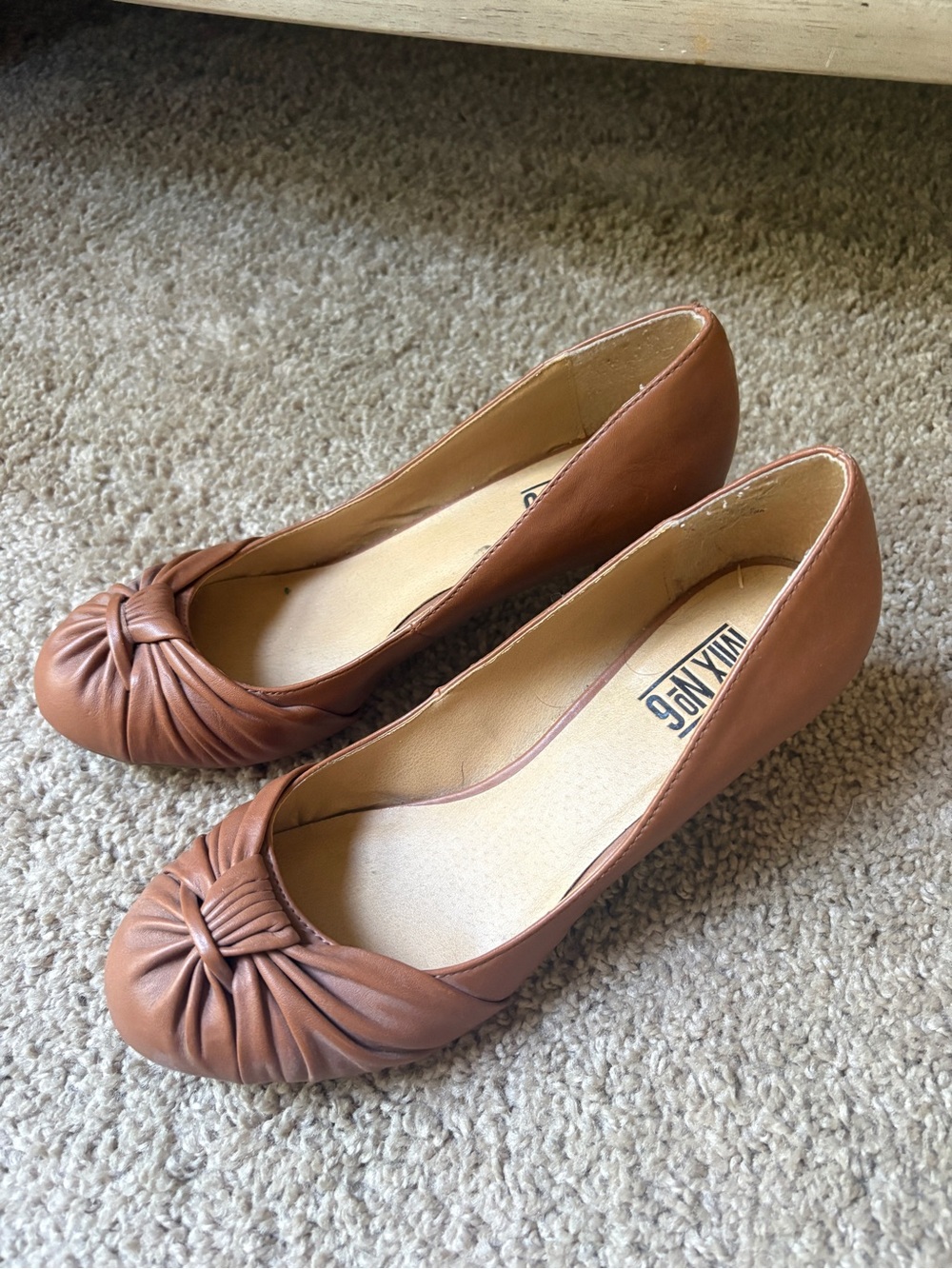 Brown Tan Camel Leather Knot Detail Wedge Pumps Size 7.5 Work Office Business